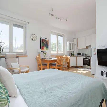 아파트 Bielany Near The Metro By Renters