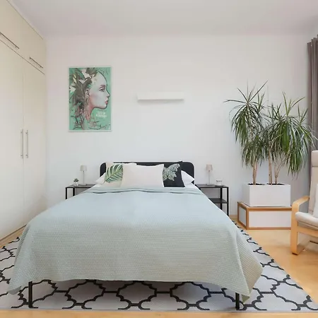 Bielany Near The Metro By Renters 아파트