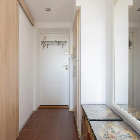 아파트 Bielany Near The Metro By Renters